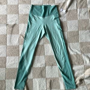 NWT Old Navy Powerchill leggings